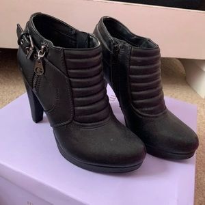 ✨ Guess ankle boots for woman